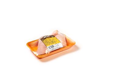Piščanca prerežite na četrtine.